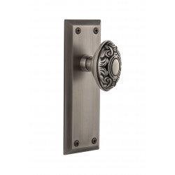 Grandeur Fifth Avenue Long Plate w/ Grande Victorian Knob